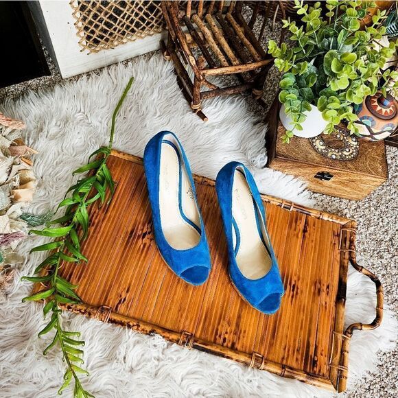 Enzo Angiolino Aqua Blue Suede Leather Sexy Peep Toe Pumps. - Picture 15 of 15